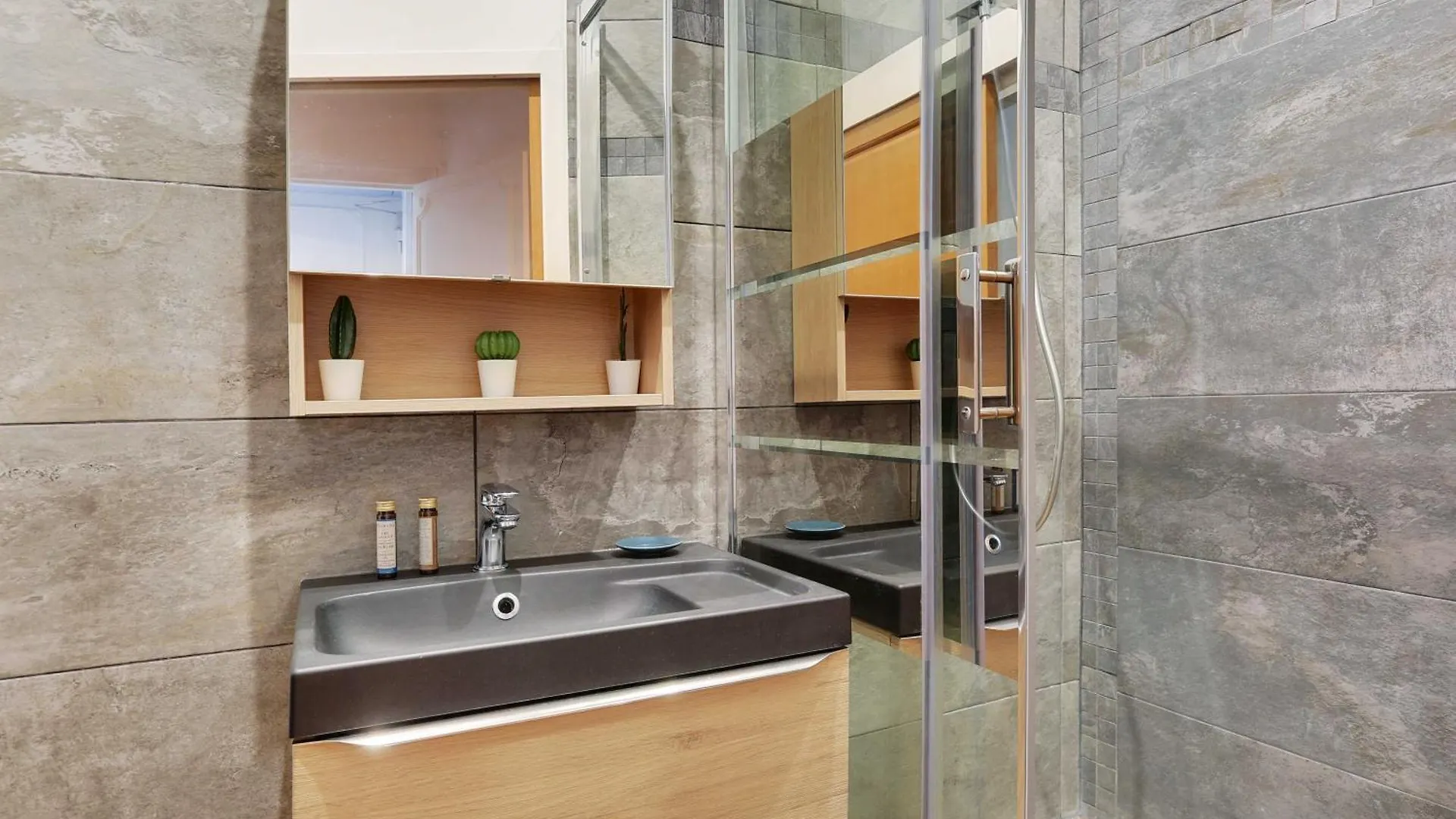 Appartement Elegant & Spacieux - 3Br-6P - Republiq Paris France
